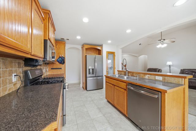5675 E 144th Street North, Collinsville, OK 74021