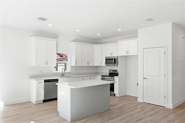 2006 S MAPLE AVENUE, Sanford, FL 32771