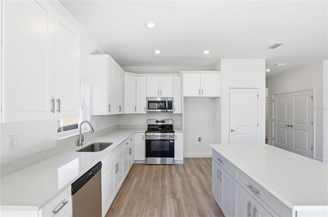 2006 S MAPLE AVENUE, Sanford, FL 32771