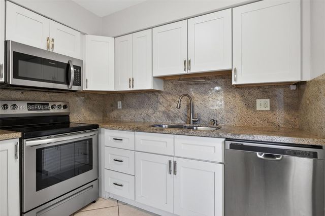3900 NE 22nd Avenue, Lighthouse Point, FL 33064