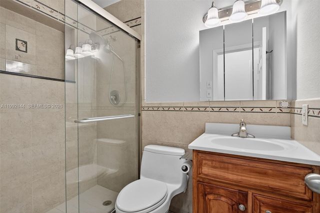 3900 NE 22nd Avenue, Lighthouse Point, FL 33064