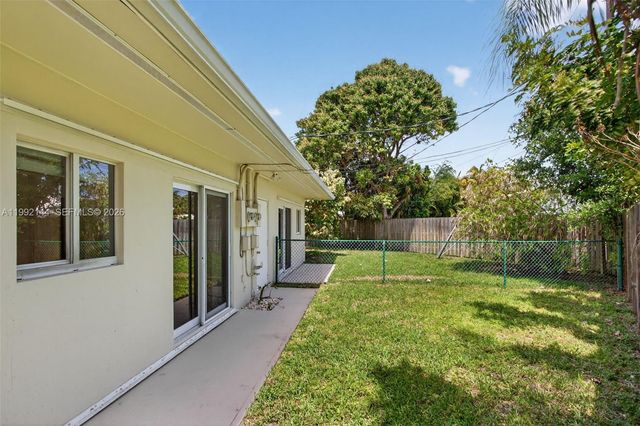 3900 NE 22nd Avenue, Lighthouse Point, FL 33064