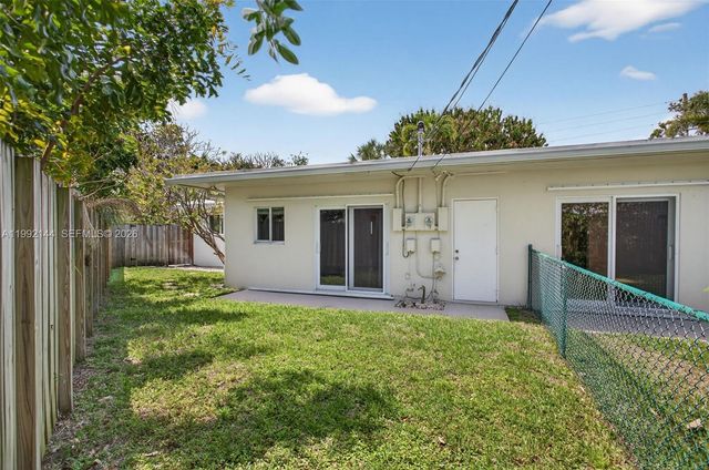 3900 NE 22nd Avenue, Lighthouse Point, FL 33064
