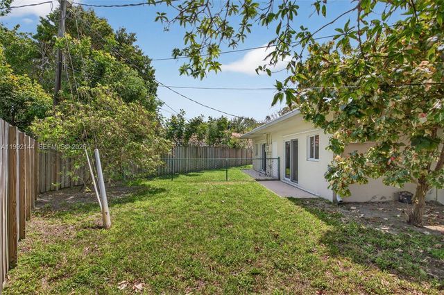 3900 NE 22nd Avenue, Lighthouse Point, FL 33064
