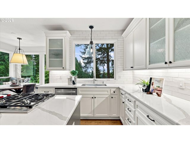 1373 SKYE Pkwy, West Linn, OR 97068