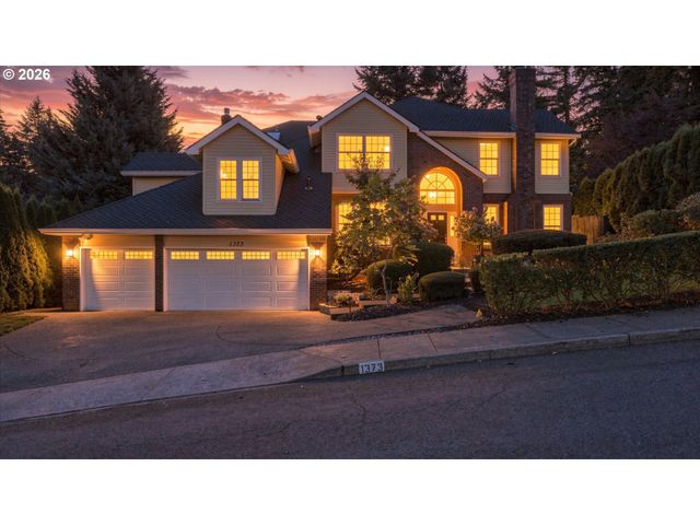1373 SKYE Pkwy, West Linn, OR 97068