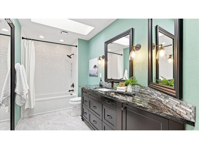 1373 SKYE Pkwy, West Linn, OR 97068