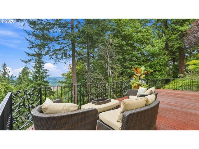 1373 SKYE Pkwy, West Linn, OR 97068