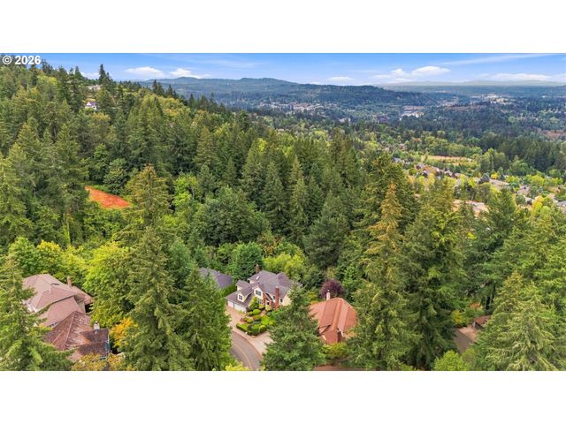 1373 SKYE Pkwy, West Linn, OR 97068