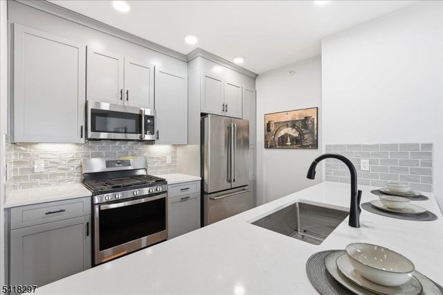 660 Bloomfield Ave 406, Bloomfield Twp., NJ 07003