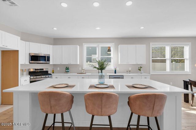 34 York Avenue, Port Monmouth, NJ 07758