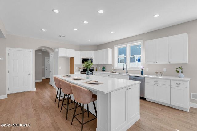 34 York Avenue, Port Monmouth, NJ 07758