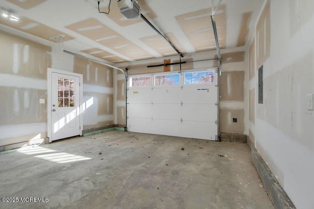 34 York Avenue, Port Monmouth, NJ 07758