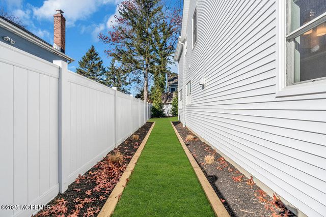 34 York Avenue, Port Monmouth, NJ 07758