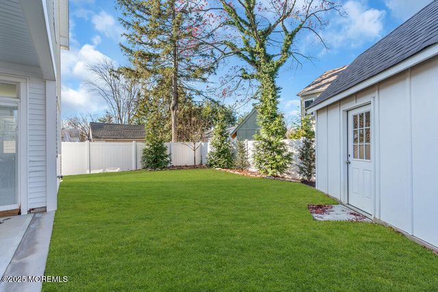 34 York Avenue, Port Monmouth, NJ 07758