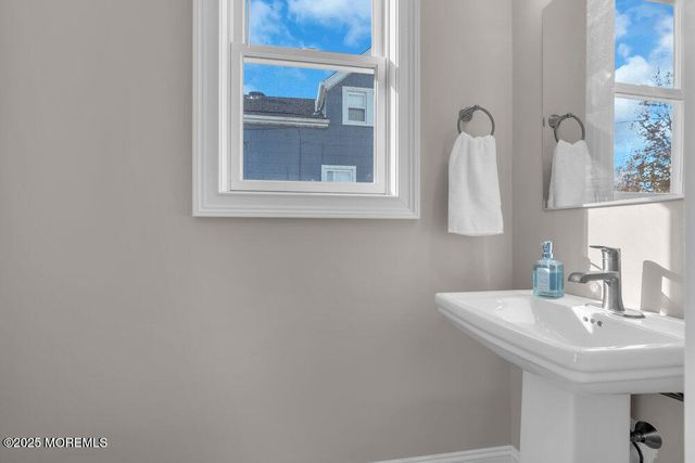 34 York Avenue, Port Monmouth, NJ 07758