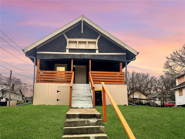 4242 College Avenue, Kansas City, MO 64130