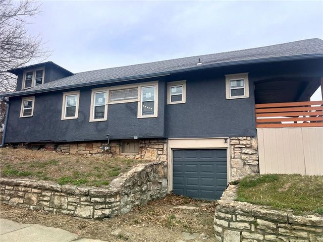 4242 College Avenue, Kansas City, MO 64130