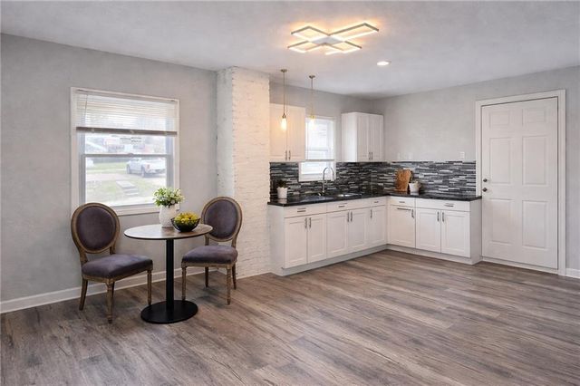 4242 College Avenue, Kansas City, MO 64130