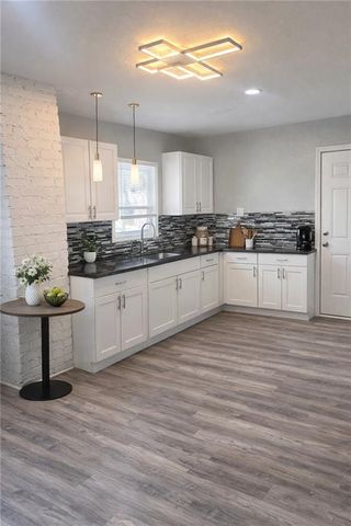 4242 College Avenue, Kansas City, MO 64130