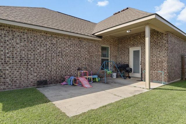 134 Red Maple Dr, Gray, LA 70359