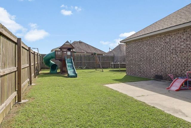 134 Red Maple Dr, Gray, LA 70359