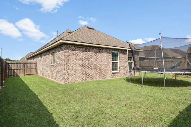 134 Red Maple Dr, Gray, LA 70359