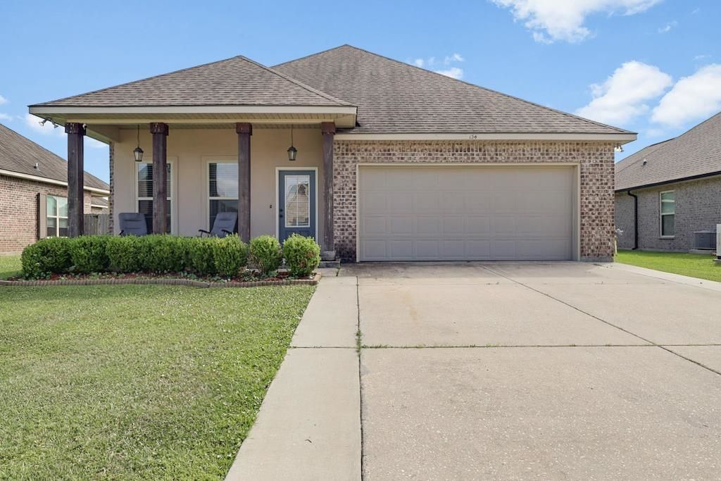 134 Red Maple Dr, Gray, LA 70359
