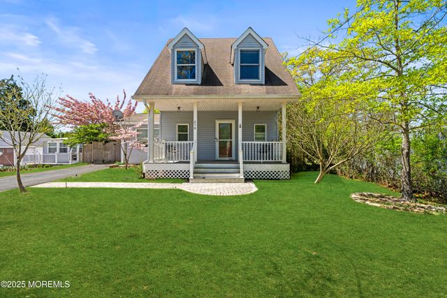 216 Chatham Avenue, Oakhurst, NJ 07755
