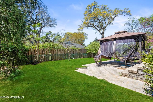 216 Chatham Avenue, Oakhurst, NJ 07755
