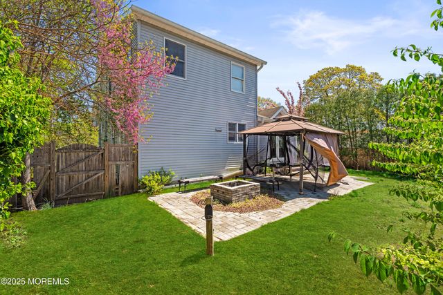 216 Chatham Avenue, Oakhurst, NJ 07755