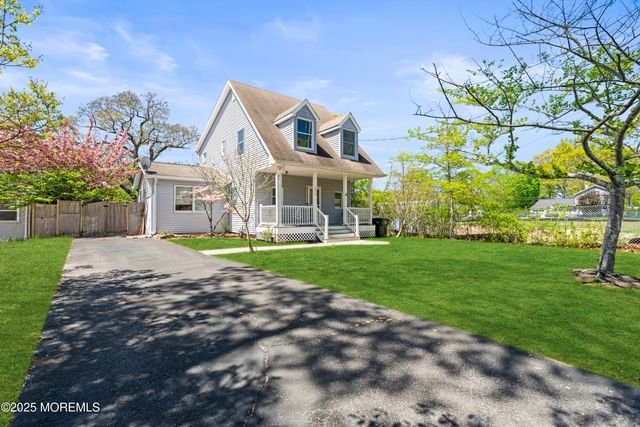 216 Chatham Avenue, Oakhurst, NJ 07755