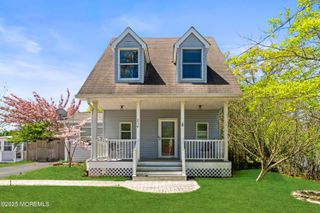 216 Chatham Avenue, Oakhurst, NJ 07755