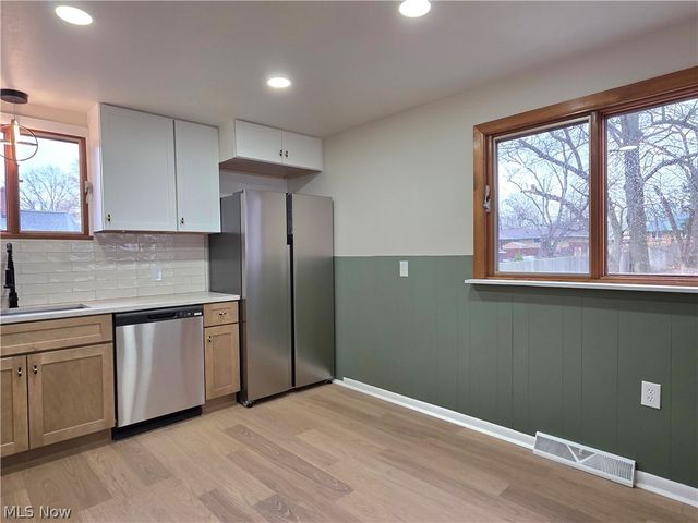 1324 Mapleview Drive, Seven Hills, OH 44131