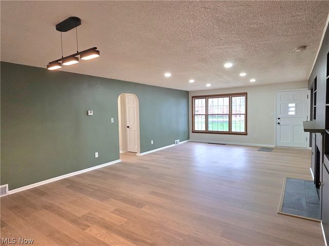 1324 Mapleview Drive, Seven Hills, OH 44131