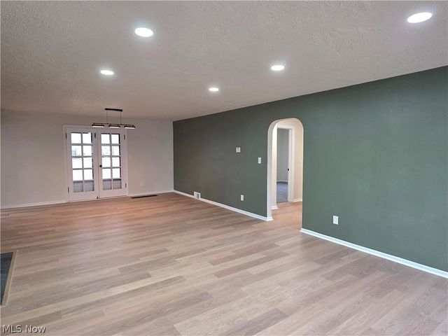 1324 Mapleview Drive, Seven Hills, OH 44131