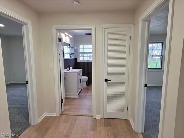 1324 Mapleview Drive, Seven Hills, OH 44131