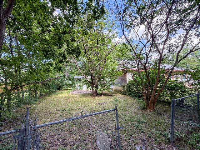 1617 E College Street, Sherman, TX 75090