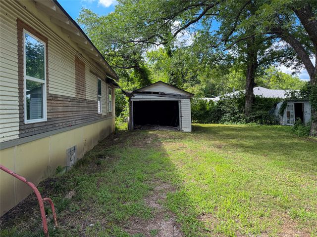 1617 E College Street, Sherman, TX 75090