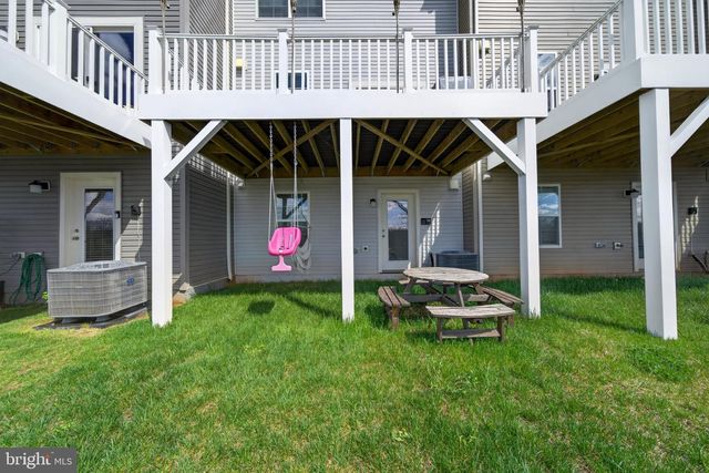 105 EXTROVERT DR, Charles Town, WV 25414