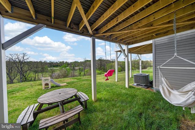105 EXTROVERT DR, Charles Town, WV 25414