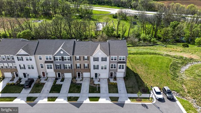105 EXTROVERT DR, Charles Town, WV 25414