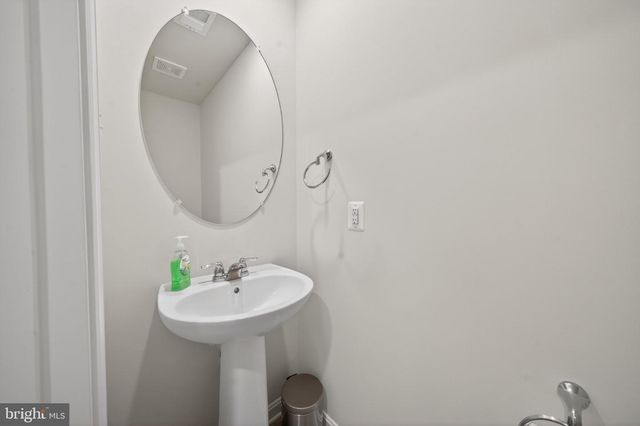 105 EXTROVERT DR, Charles Town, WV 25414