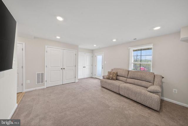 105 EXTROVERT DR, Charles Town, WV 25414