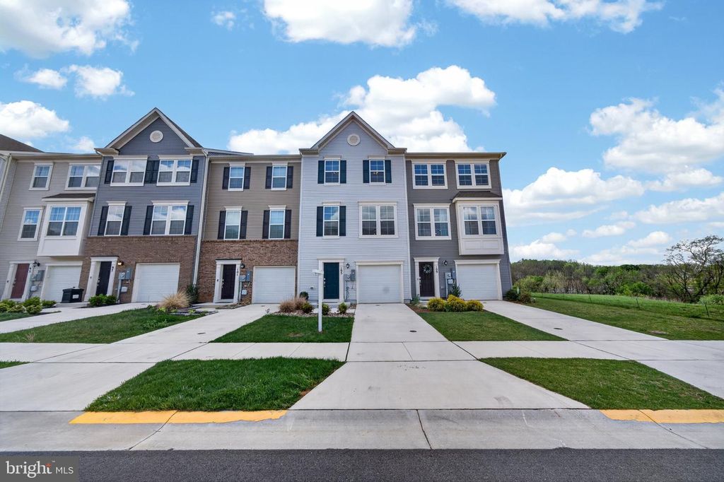 105 EXTROVERT DR, Charles Town, WV 25414
