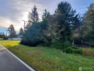 407 Mount Olympus Avenue SE, Ocean Shores, WA 98569