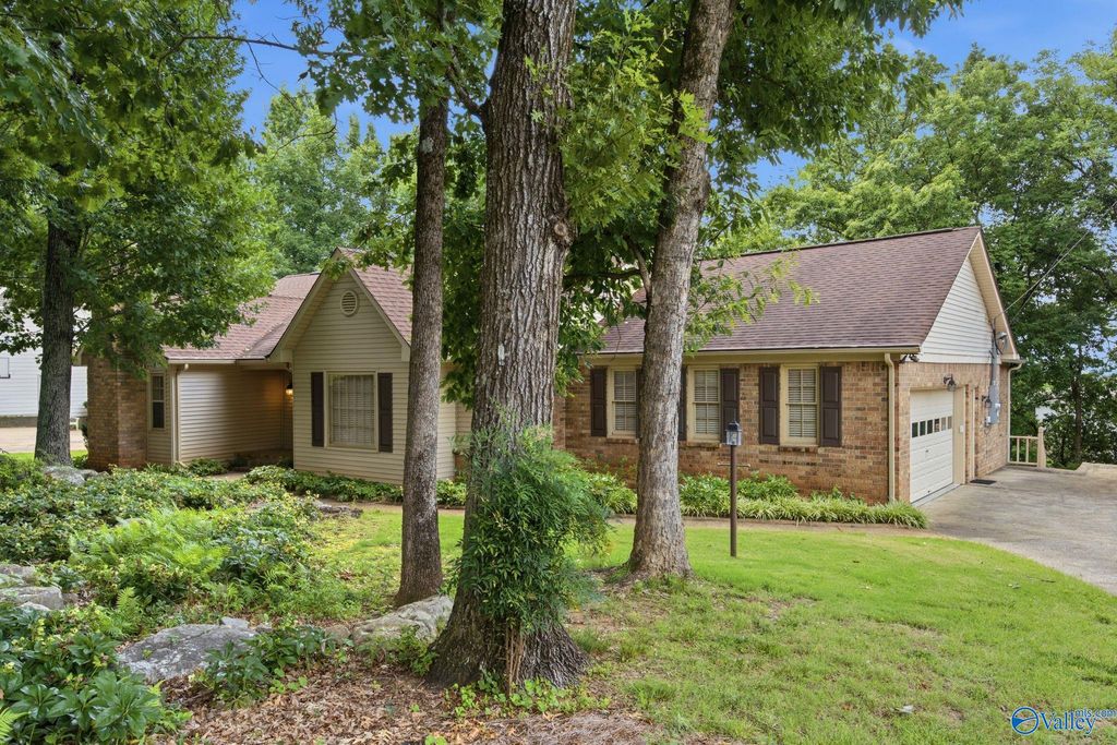 815 Baylor Drive, Huntsville, AL 35802
