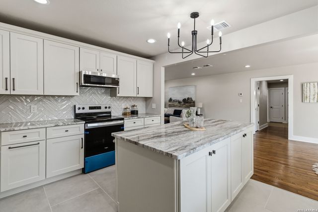 225 Arvin Dr, Terrell Hills, TX 78209