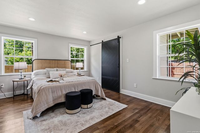 225 Arvin Dr, Terrell Hills, TX 78209