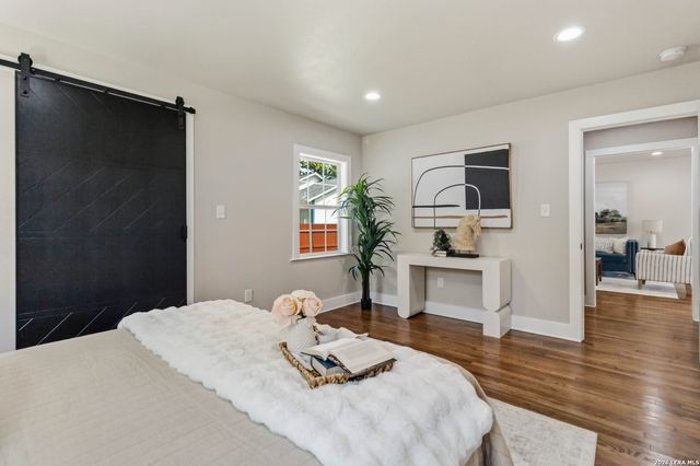 225 Arvin Dr, Terrell Hills, TX 78209
